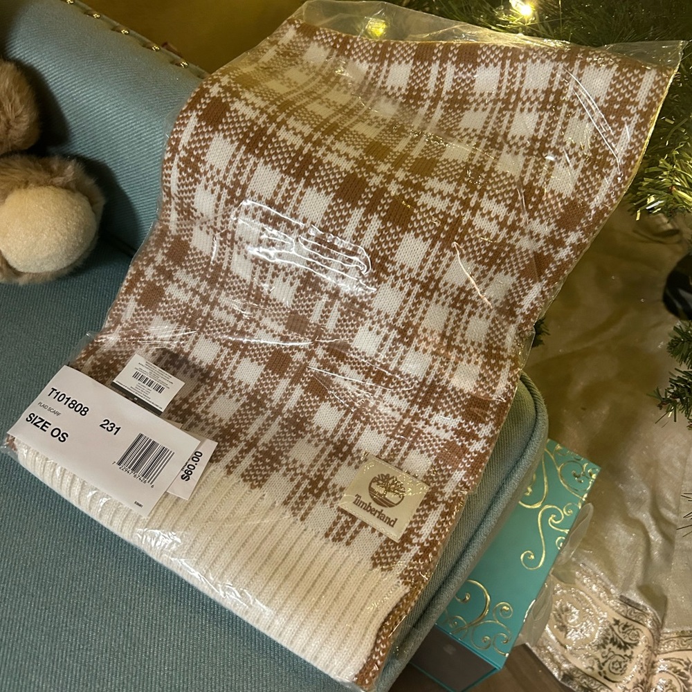 NWT Timberland Tan and White Plaid Scarf